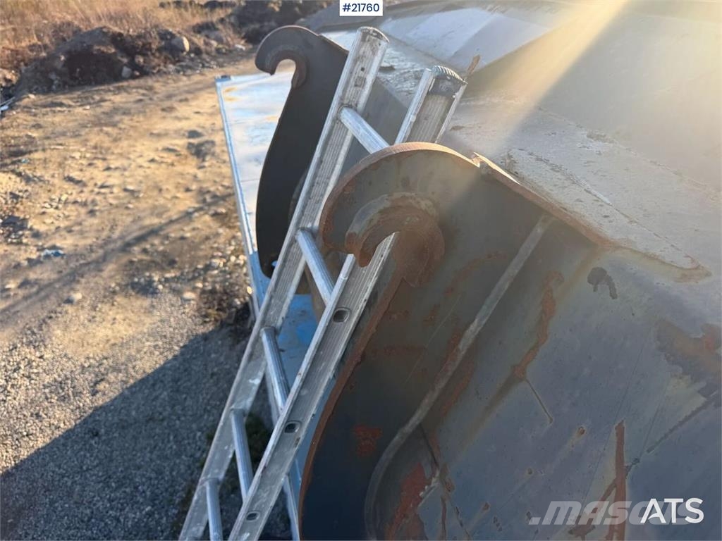 Venieri 7.63C wheel loader w/original bucket لوادر بعجل