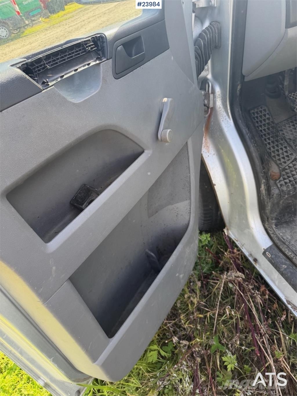 Volkswagen Transporter 4x2 Van – Not EU-approved شاحنة مقفلة