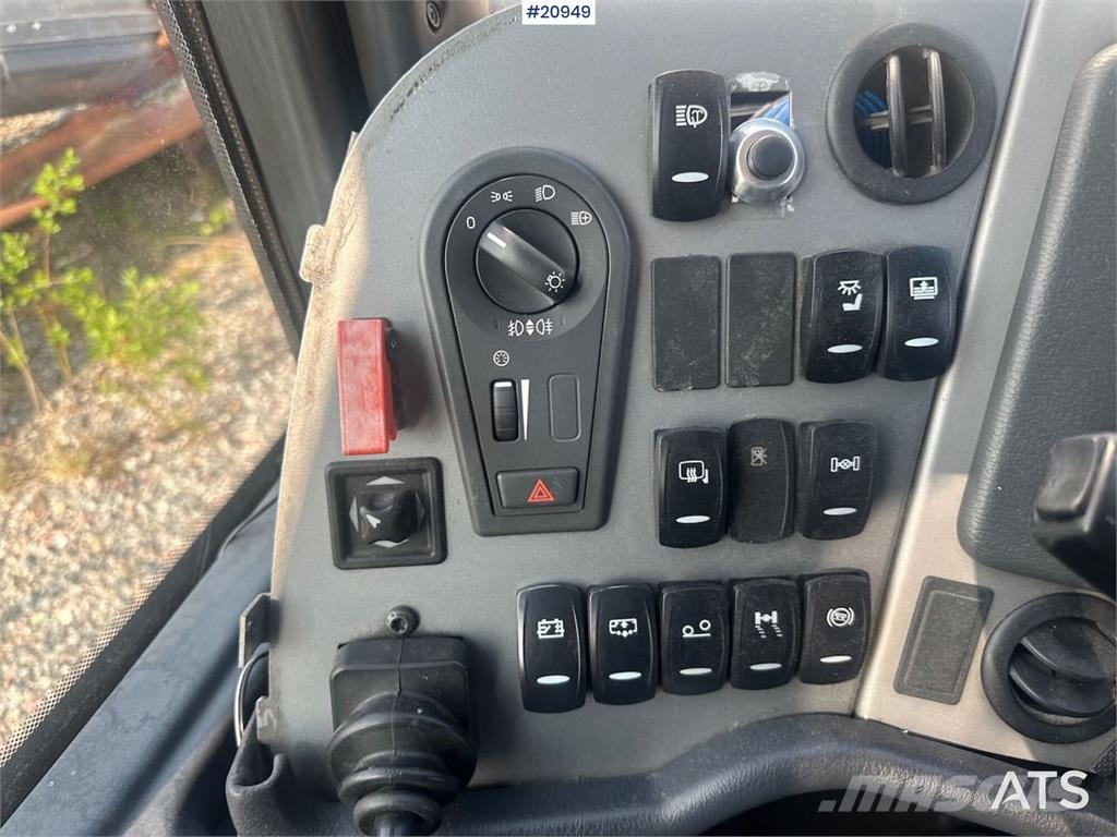 Volvo 9700H bus w/ 54 seats w/ summer and winter tires Otros