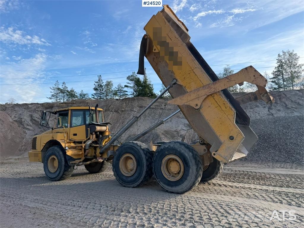 Volvo A25D 6x6 articulated hauler with white registratio Dumpere