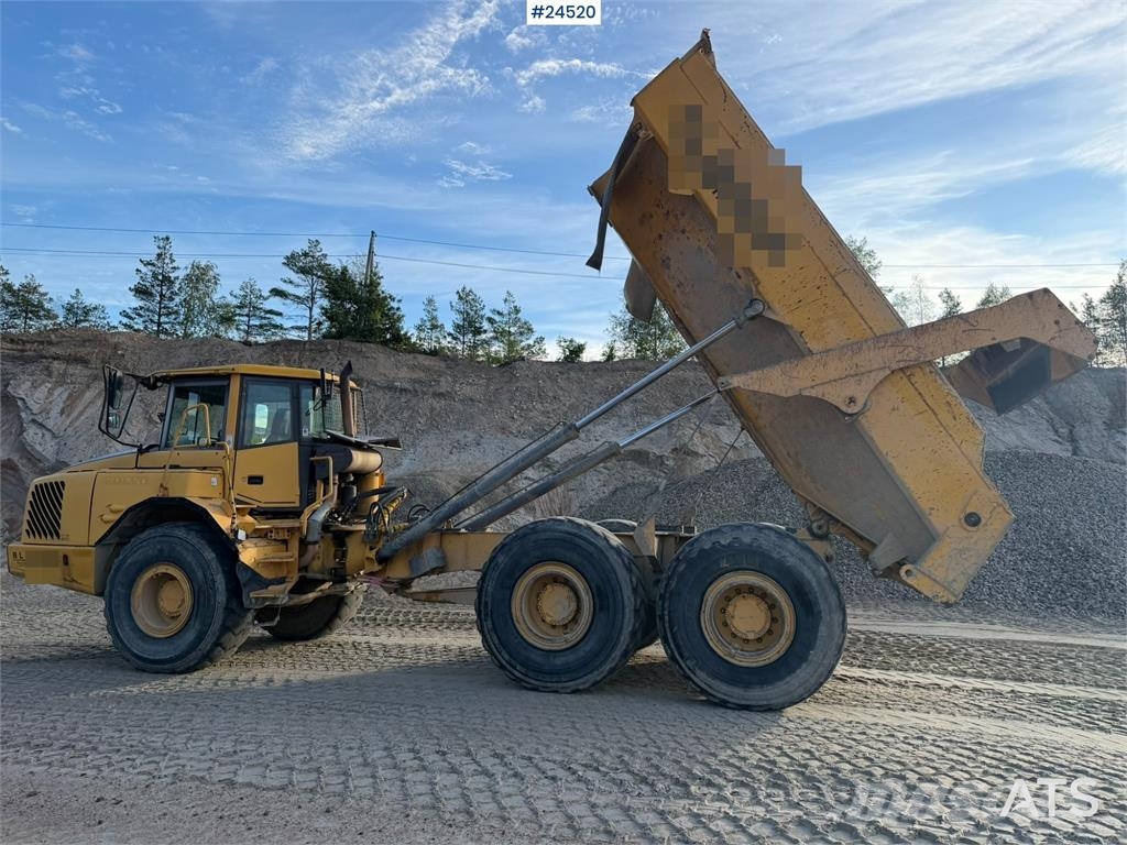 Volvo A25D 6x6 articulated hauler with white registratio Dumpere