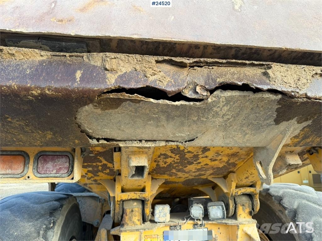 Volvo A25D 6x6 articulated hauler with white registratio Dumpere