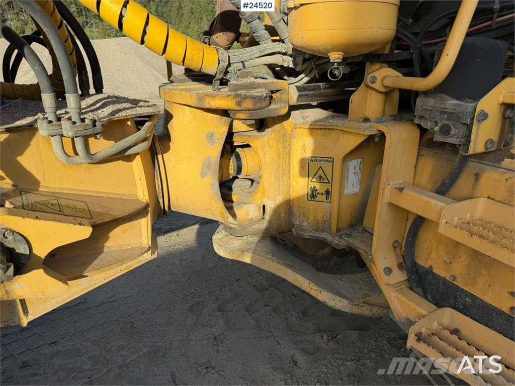 Volvo A25D 6x6 articulated hauler with white registratio Dumpere