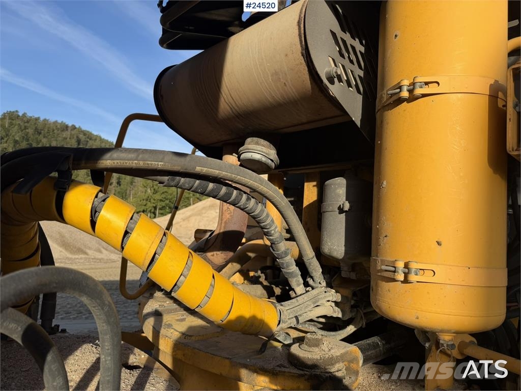 Volvo A25D 6x6 articulated hauler with white registratio Dumpere