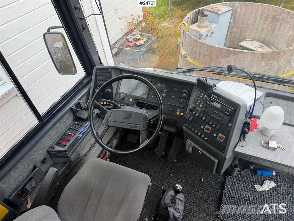 Volvo B10 B motorhome with 5+1 seats and sleeping space Yolcu otobüsleri