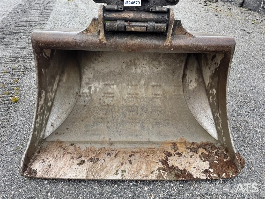 Volvo EC200EL Excavator with Steelwrist Rototilt and 2 B Beltegraver