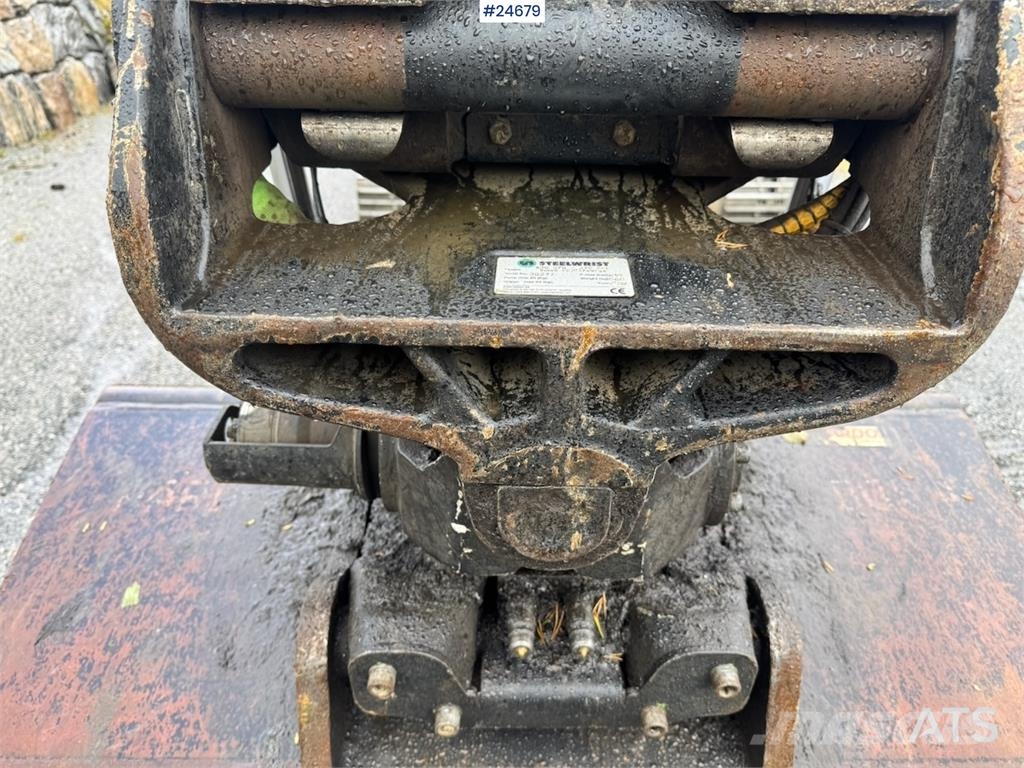 Volvo EC200EL Excavator with Steelwrist Rototilt and 2 B Beltegraver