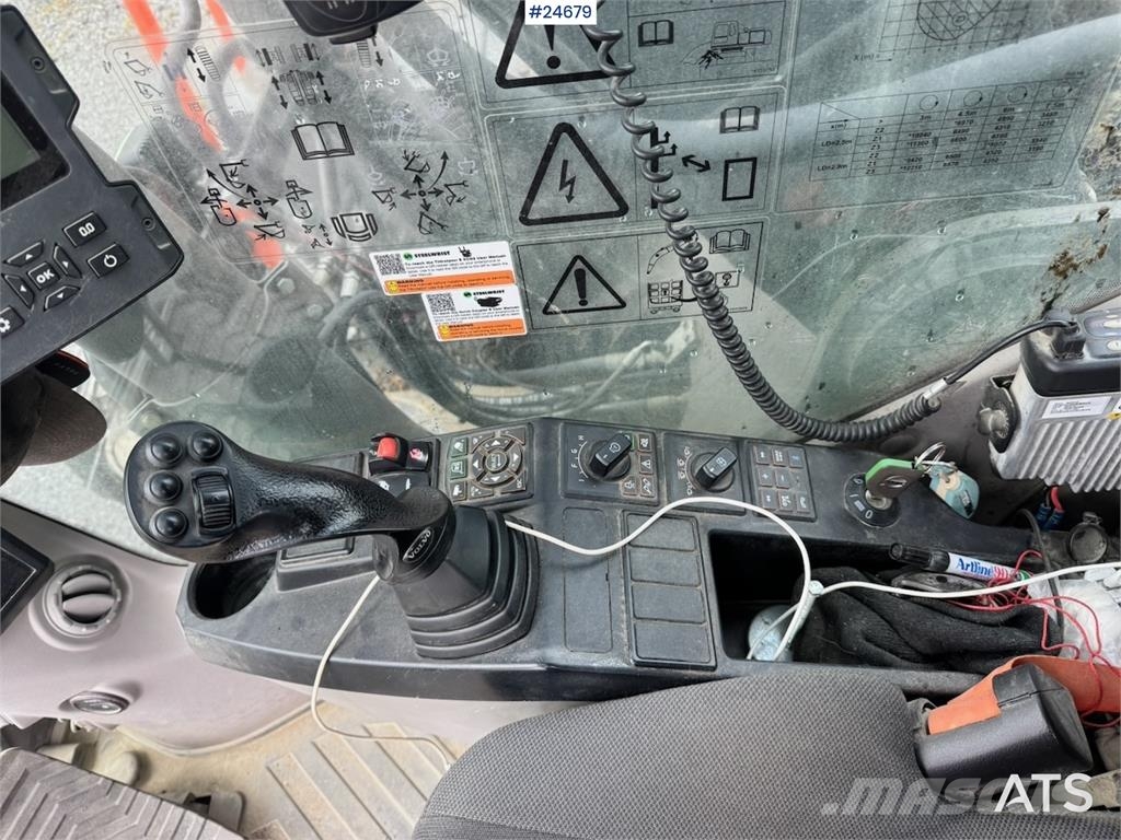 Volvo EC200EL Excavator with Steelwrist Rototilt and 2 B Beltegraver