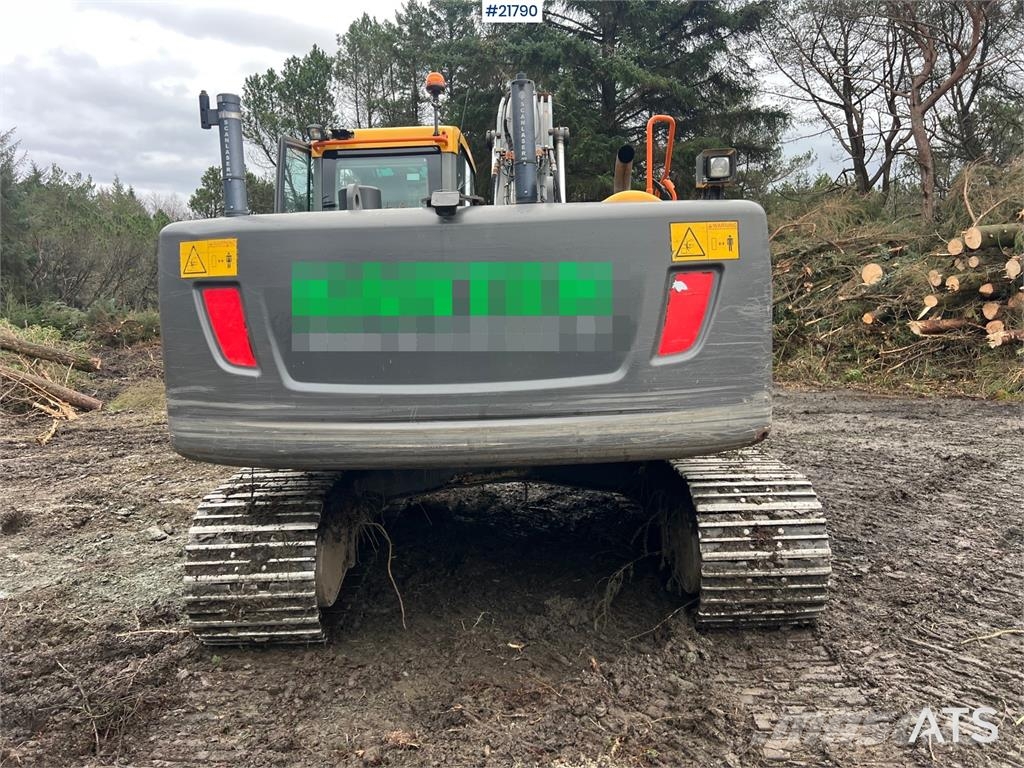 Volvo ec210cl excavator w/ rototilt, sanding bucket and  Escavadoras de rastos