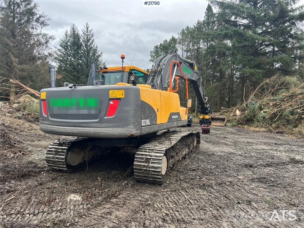 Volvo ec210cl excavator w/ rototilt, sanding bucket and  Escavadoras de rastos