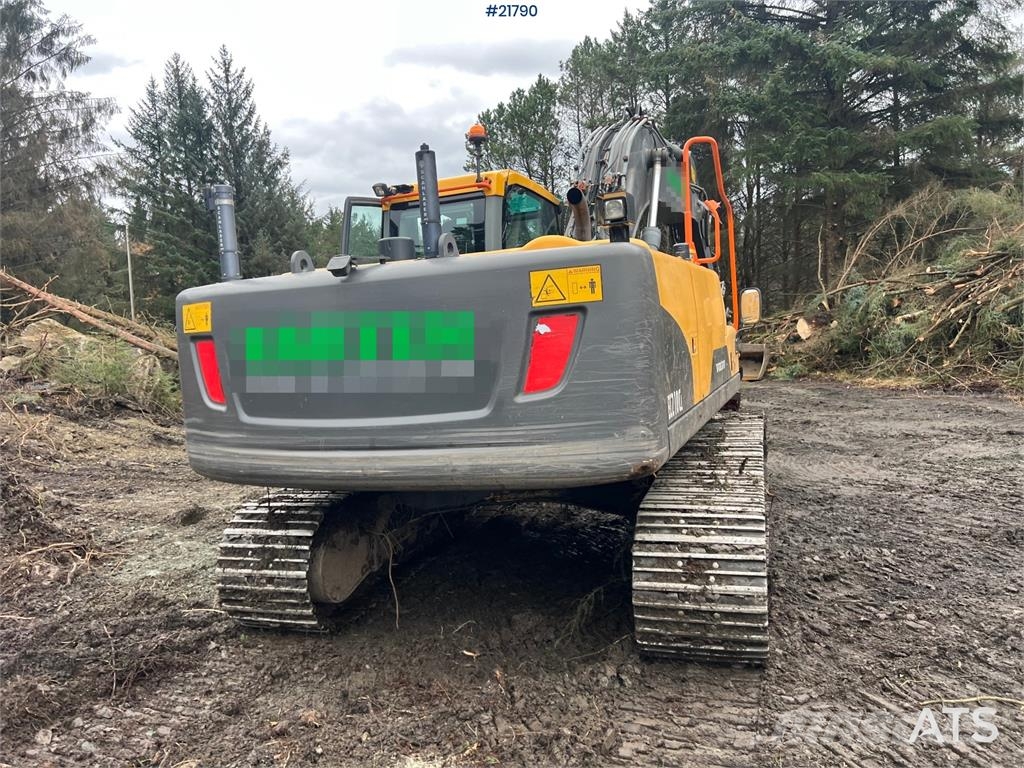 Volvo ec210cl excavator w/ rototilt, sanding bucket and  Escavadoras de rastos