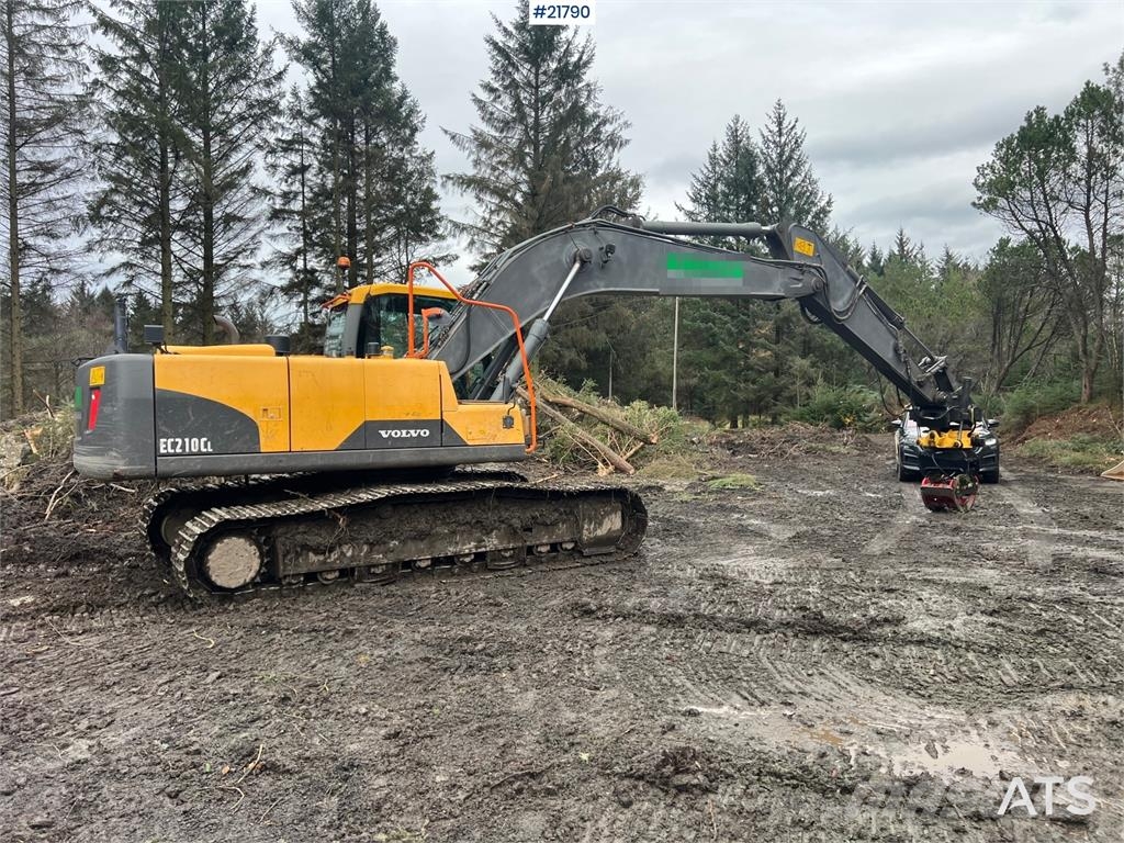 Volvo ec210cl excavator w/ rototilt, sanding bucket and  Escavadoras de rastos