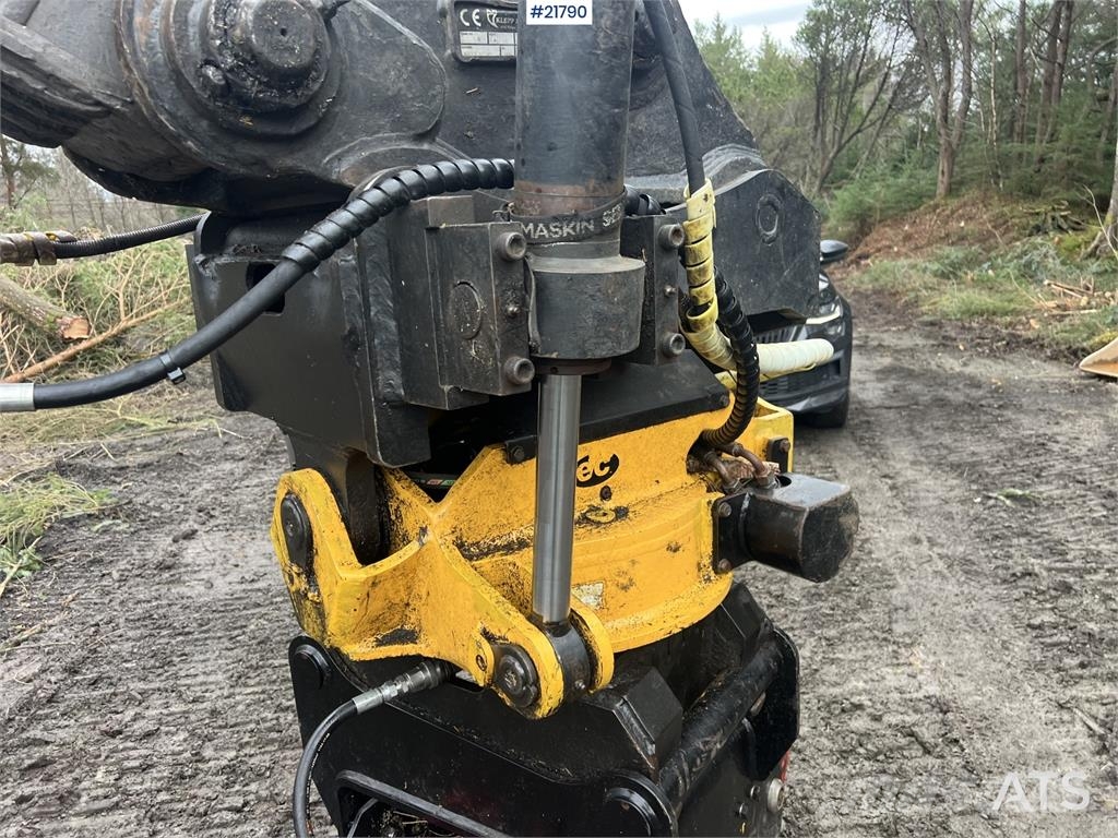 Volvo ec210cl excavator w/ rototilt, sanding bucket and  Escavadoras de rastos