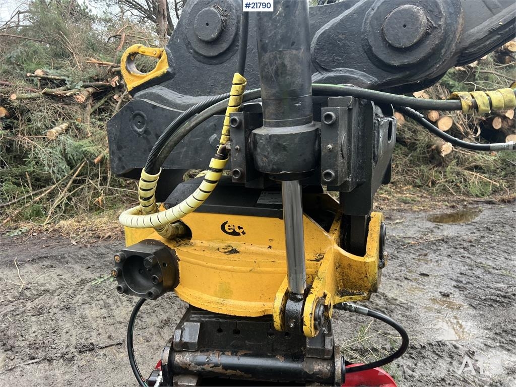 Volvo ec210cl excavator w/ rototilt, sanding bucket and  Escavadoras de rastos