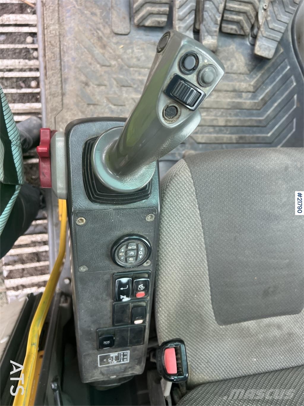 Volvo ec210cl excavator w/ rototilt, sanding bucket and  Escavadoras de rastos
