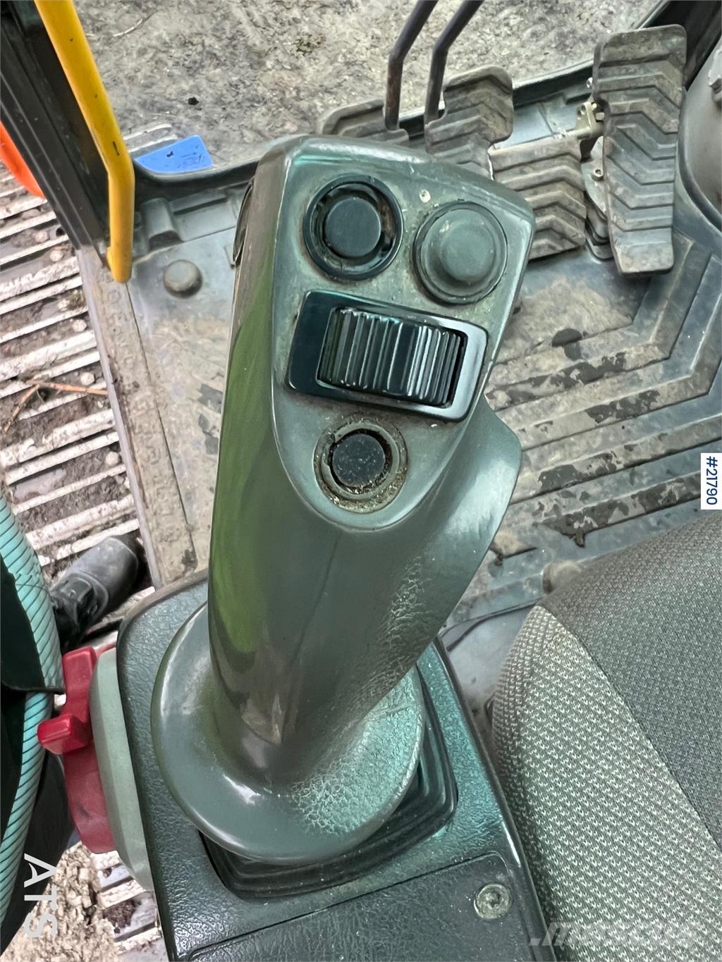 Volvo ec210cl excavator w/ rototilt, sanding bucket and  Escavadoras de rastos