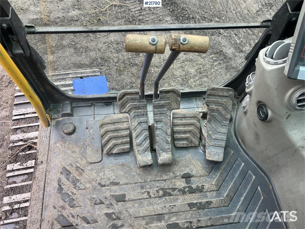 Volvo ec210cl excavator w/ rototilt, sanding bucket and  Escavadoras de rastos