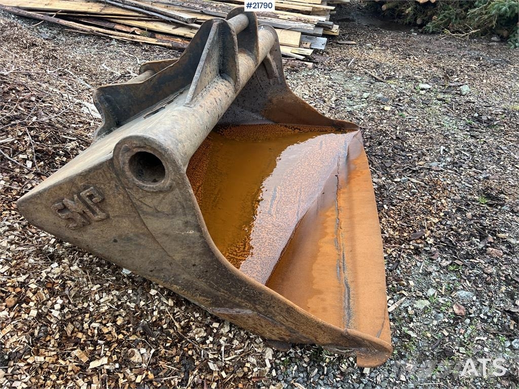 Volvo ec210cl excavator w/ rototilt, sanding bucket and  Escavadoras de rastos