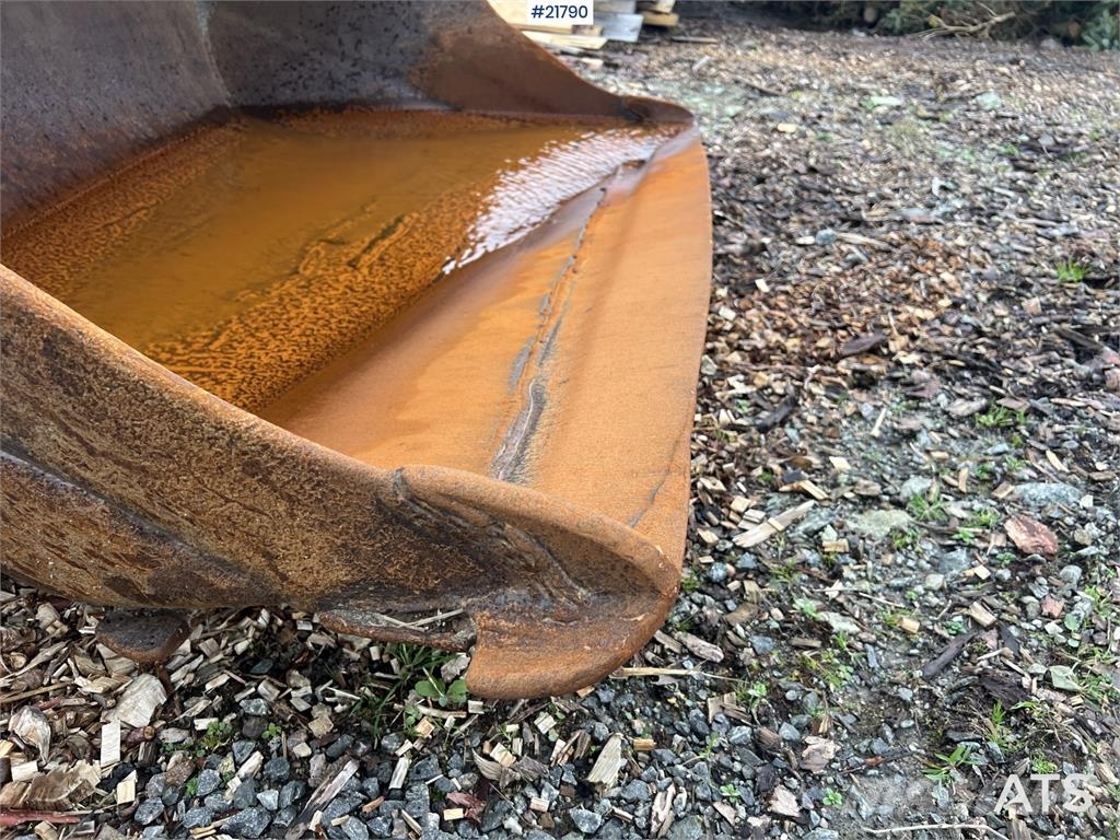 Volvo ec210cl excavator w/ rototilt, sanding bucket and  Escavadoras de rastos