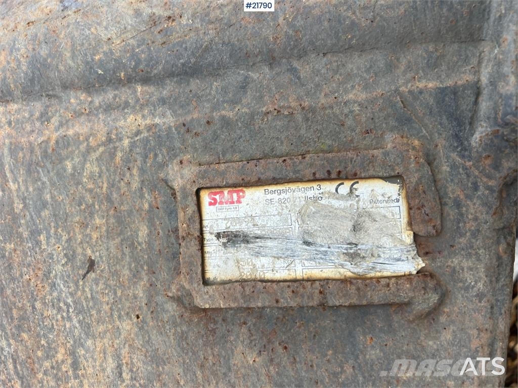 Volvo ec210cl excavator w/ rototilt, sanding bucket and  Escavadoras de rastos