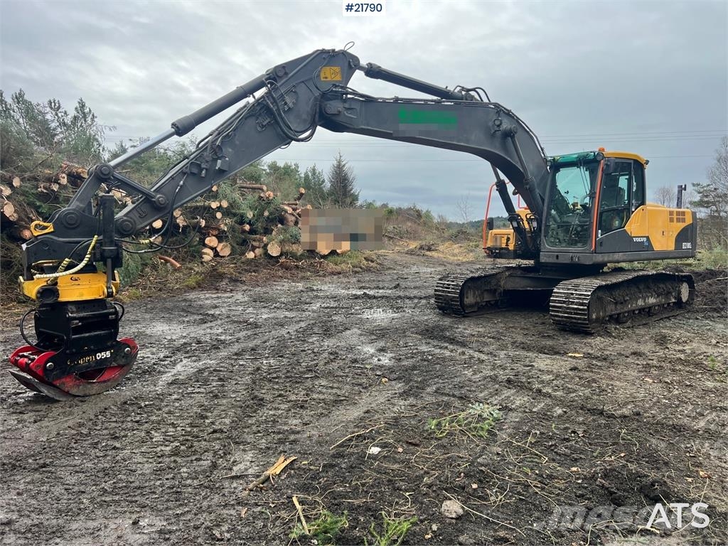 Volvo ec210cl excavator w/ rototilt, sanding bucket and  Escavadoras de rastos