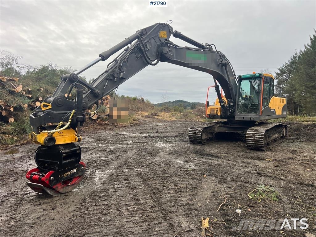Volvo ec210cl excavator w/ rototilt, sanding bucket and  Escavadoras de rastos
