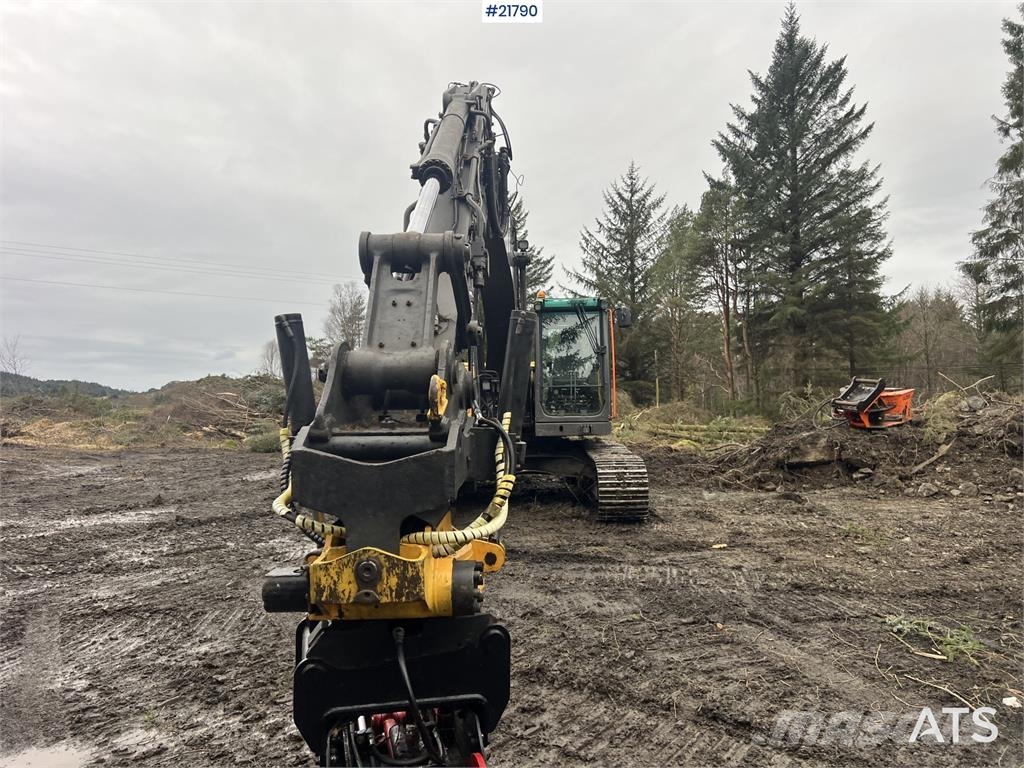 Volvo ec210cl excavator w/ rototilt, sanding bucket and  Escavadoras de rastos