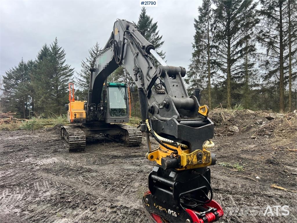Volvo ec210cl excavator w/ rototilt, sanding bucket and  Escavadoras de rastos