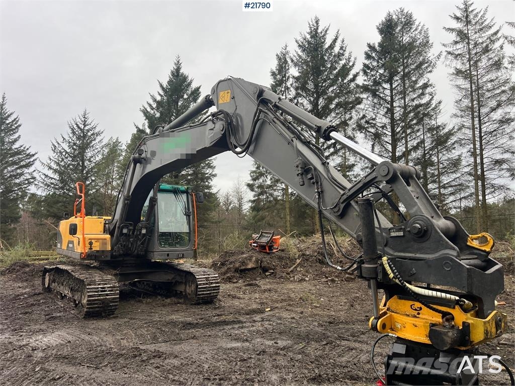 Volvo ec210cl excavator w/ rototilt, sanding bucket and  Escavadoras de rastos
