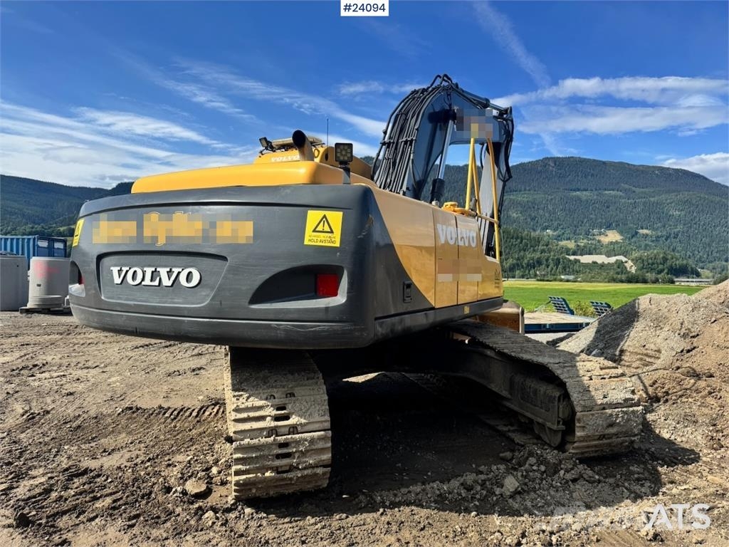 Volvo EC210LC Excavator w/ Grading Bucket WATCH VIDEO حفارات زحافة