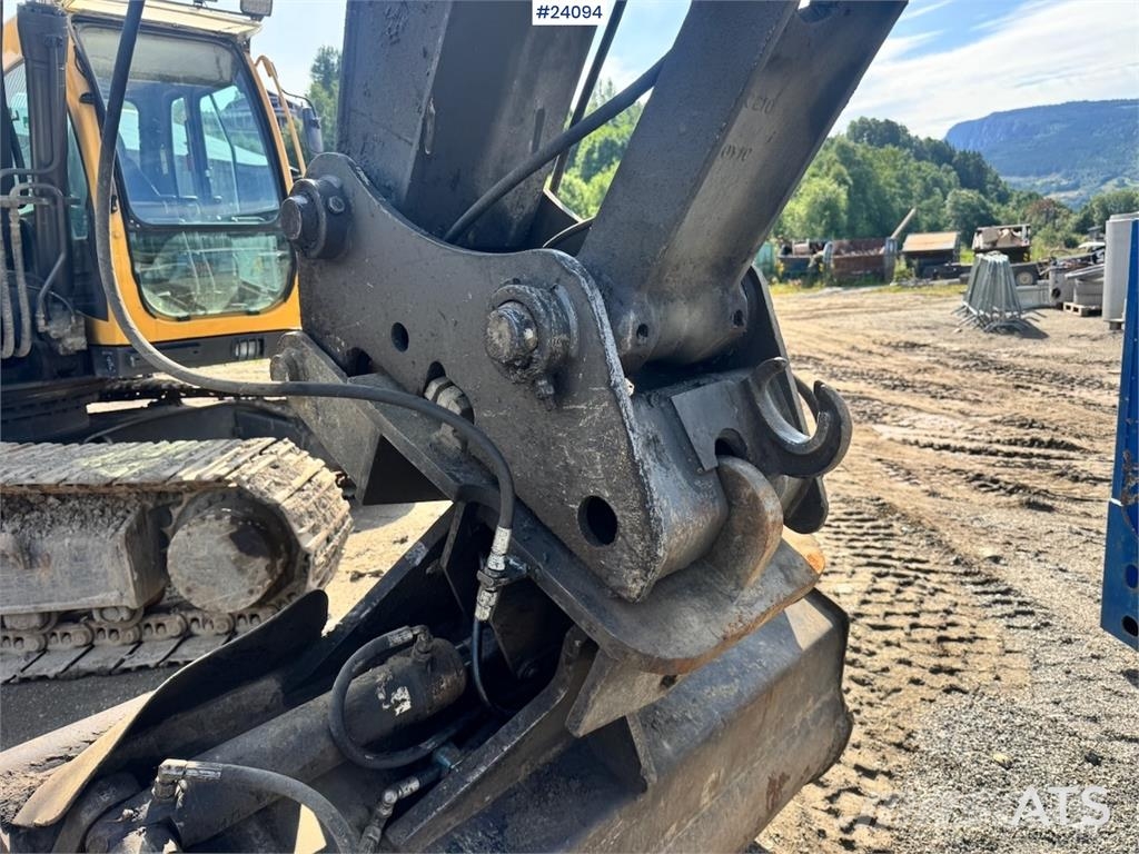 Volvo EC210LC Excavator w/ Grading Bucket WATCH VIDEO حفارات زحافة