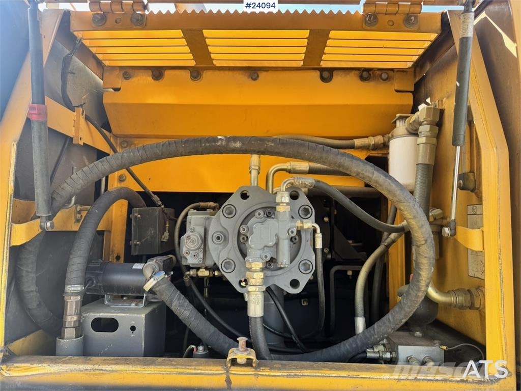 Volvo EC210LC Excavator w/ Grading Bucket WATCH VIDEO حفارات زحافة