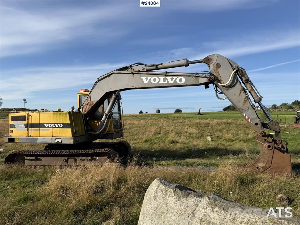 Volvo EC230 Excavator with Tooth Bucket WATCH VIDEO Escavatori cingolati
