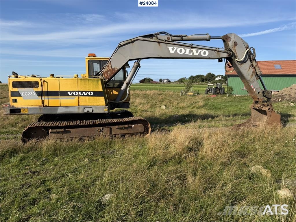 Volvo EC230 Excavator with Tooth Bucket WATCH VIDEO Escavatori cingolati
