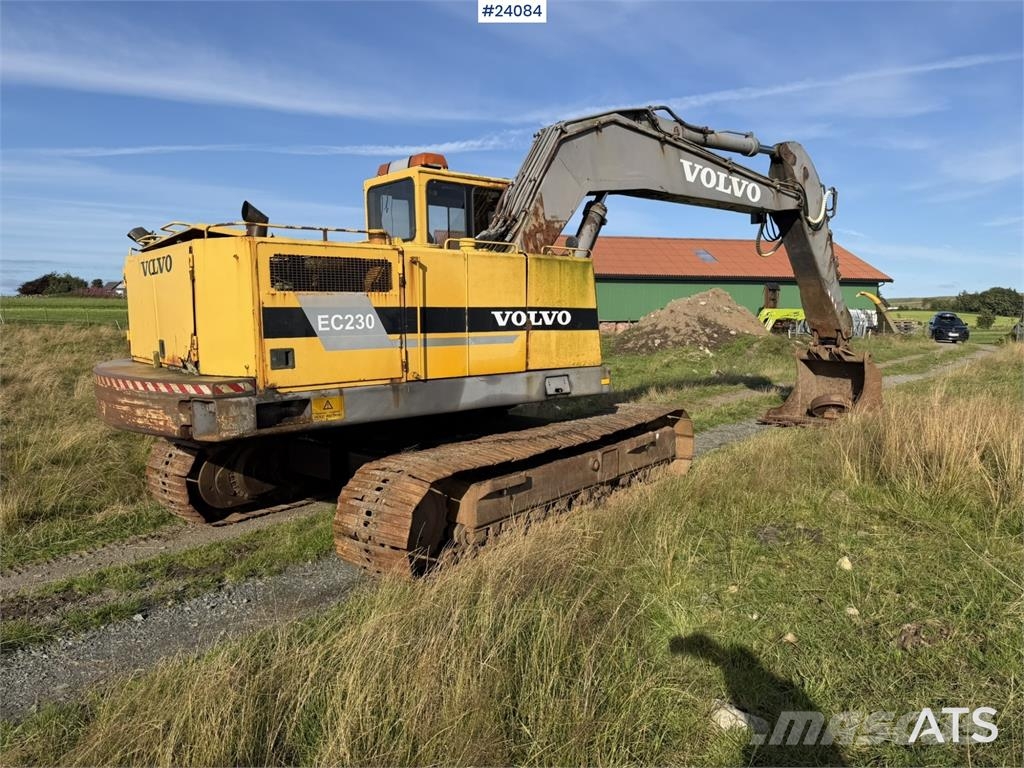 Volvo EC230 Excavator with Tooth Bucket WATCH VIDEO Escavatori cingolati