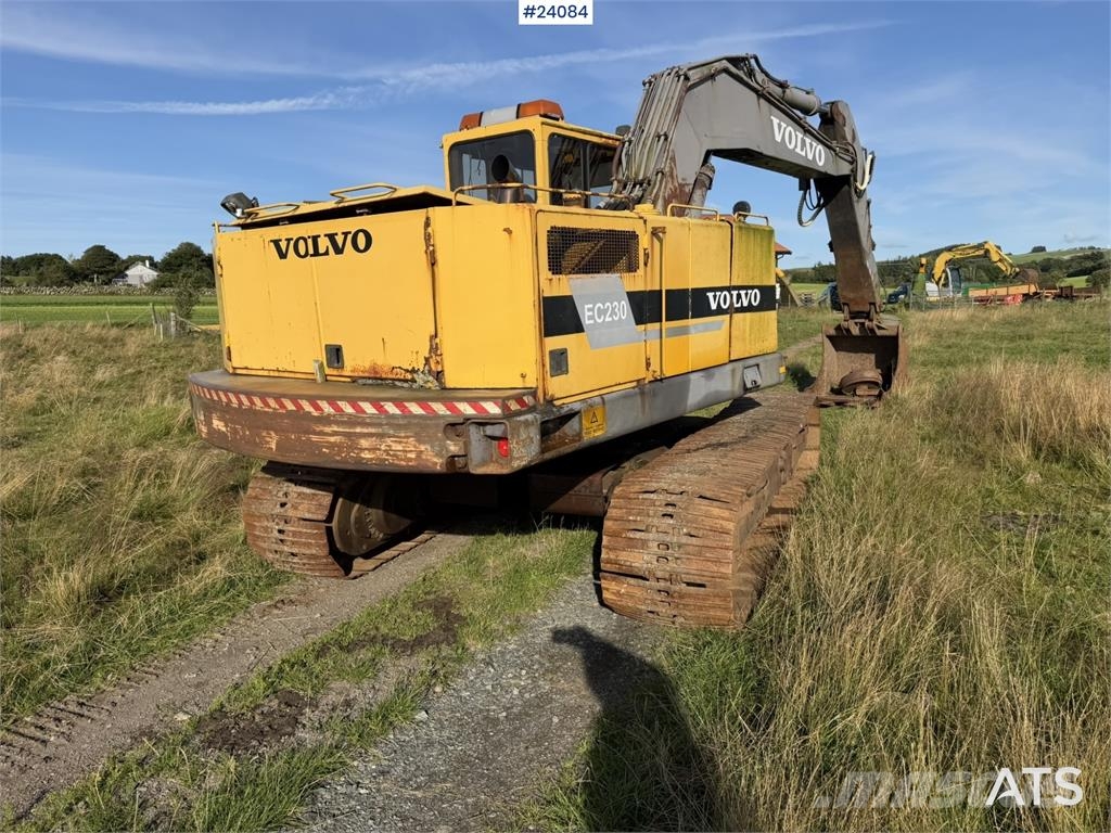 Volvo EC230 Excavator with Tooth Bucket WATCH VIDEO Escavatori cingolati