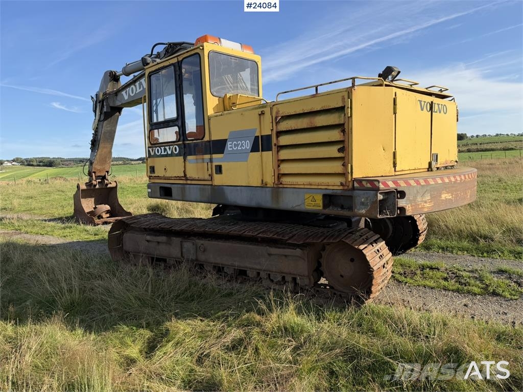 Volvo EC230 Excavator with Tooth Bucket WATCH VIDEO Escavatori cingolati