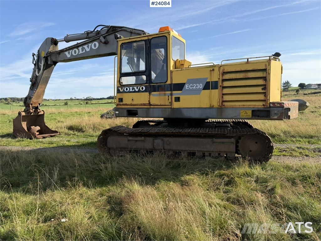 Volvo EC230 Excavator with Tooth Bucket WATCH VIDEO Escavatori cingolati