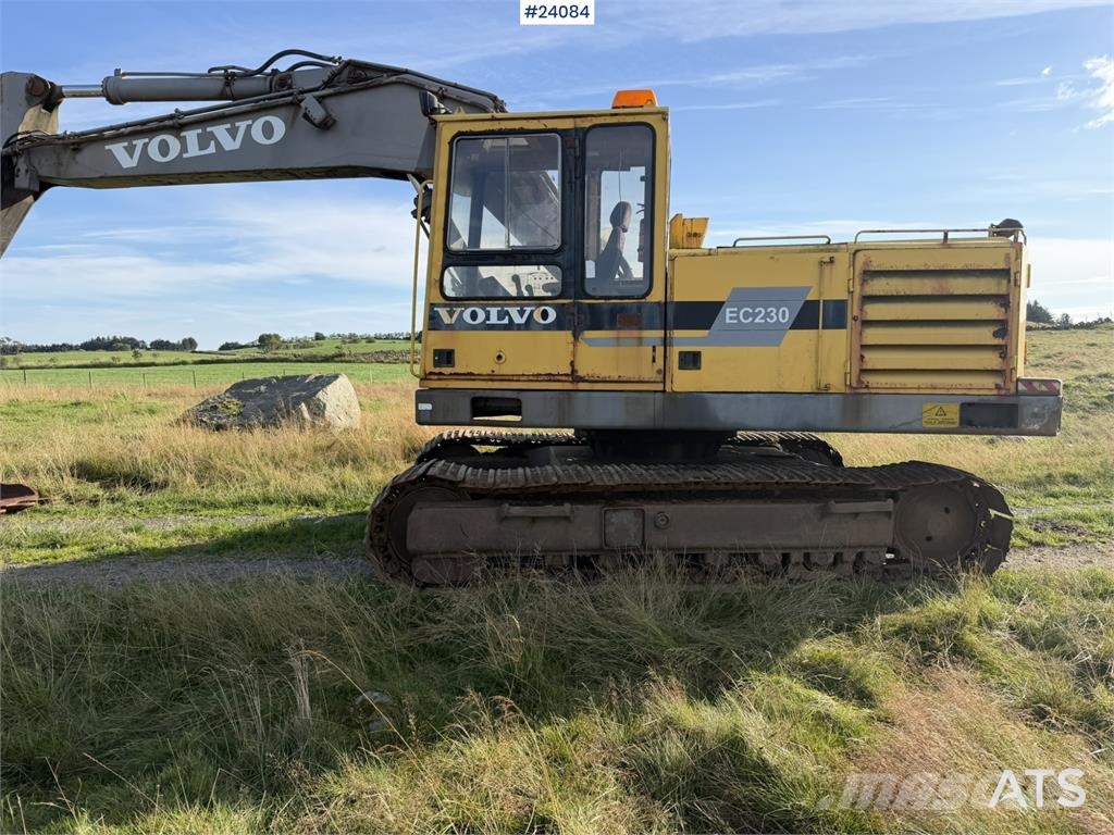 Volvo EC230 Excavator with Tooth Bucket WATCH VIDEO Escavatori cingolati