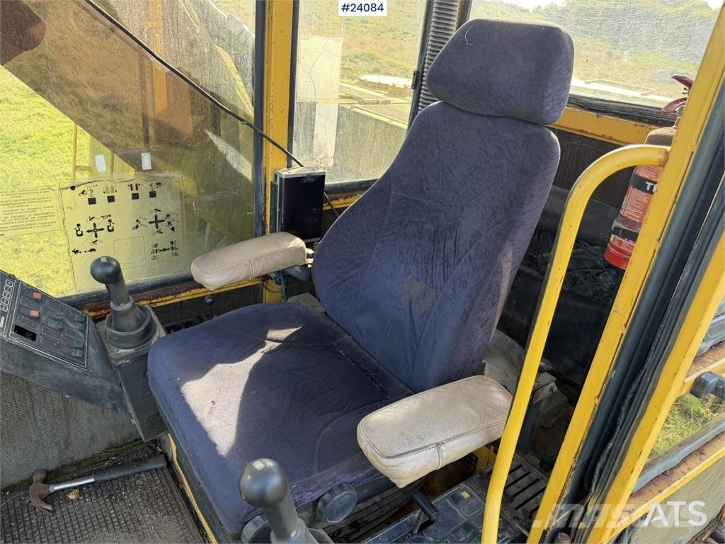Volvo EC230 Excavator with Tooth Bucket WATCH VIDEO Escavatori cingolati