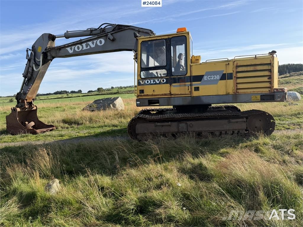 Volvo EC230 Excavator with Tooth Bucket WATCH VIDEO Escavatori cingolati
