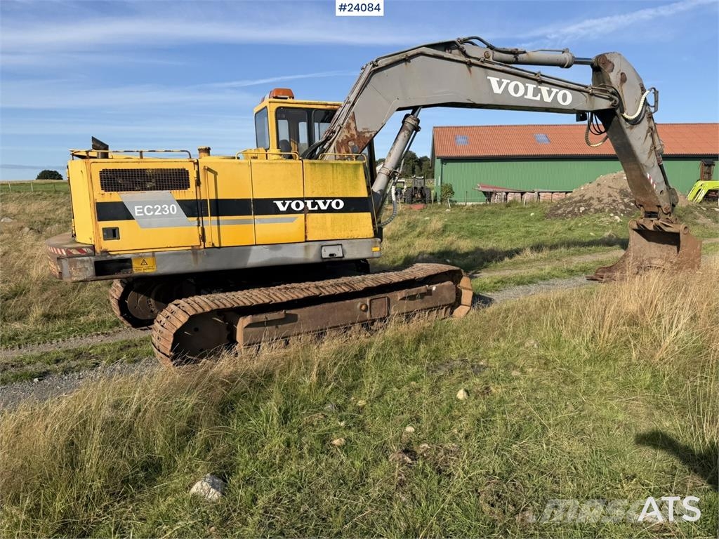 Volvo EC230 Excavator with Tooth Bucket WATCH VIDEO Escavatori cingolati