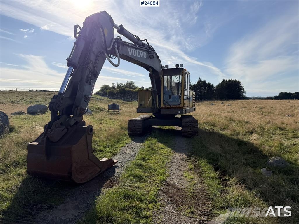 Volvo EC230 Excavator with Tooth Bucket WATCH VIDEO Escavatori cingolati