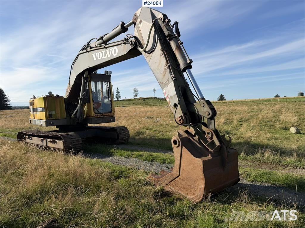 Volvo EC230 Excavator with Tooth Bucket WATCH VIDEO Escavatori cingolati