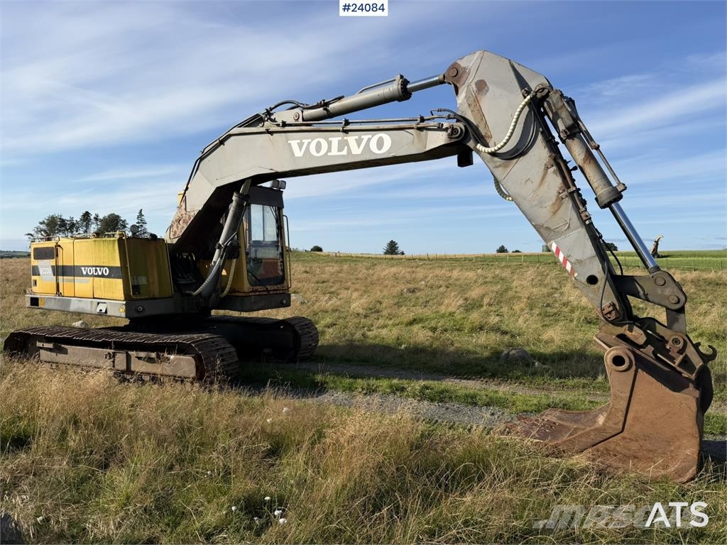 Volvo EC230 Excavator with Tooth Bucket WATCH VIDEO Escavatori cingolati