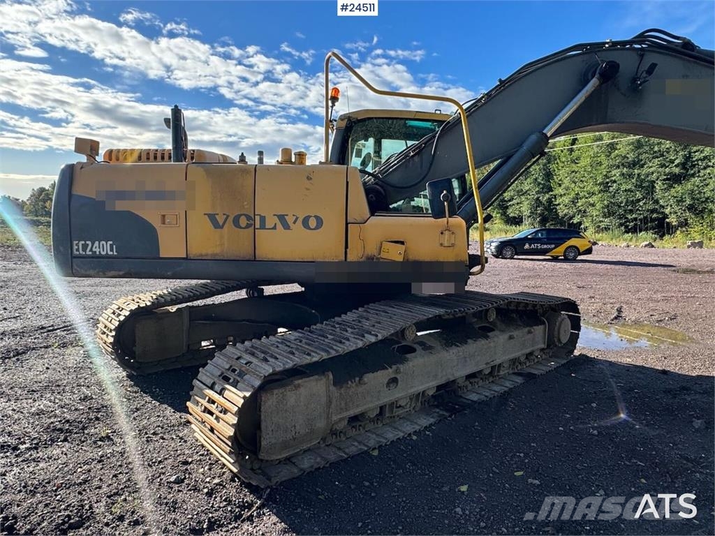 Volvo EC240CL Tracked Excavator – Digging Bucket Escavatori cingolati