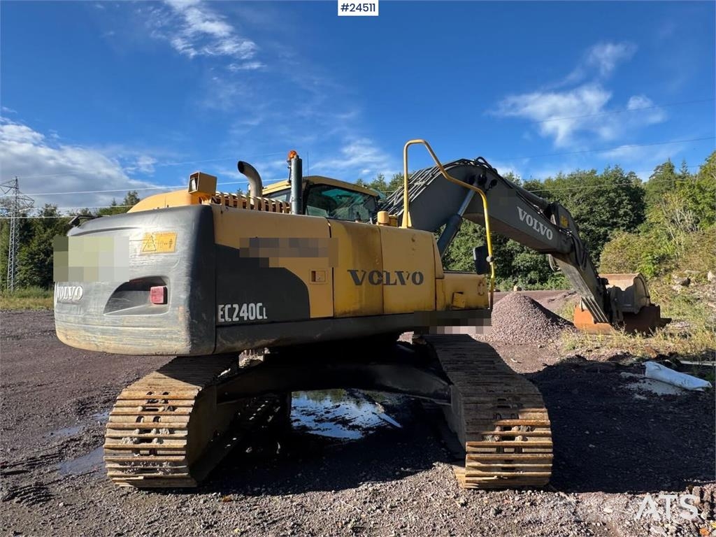 Volvo EC240CL Tracked Excavator – Digging Bucket Escavatori cingolati