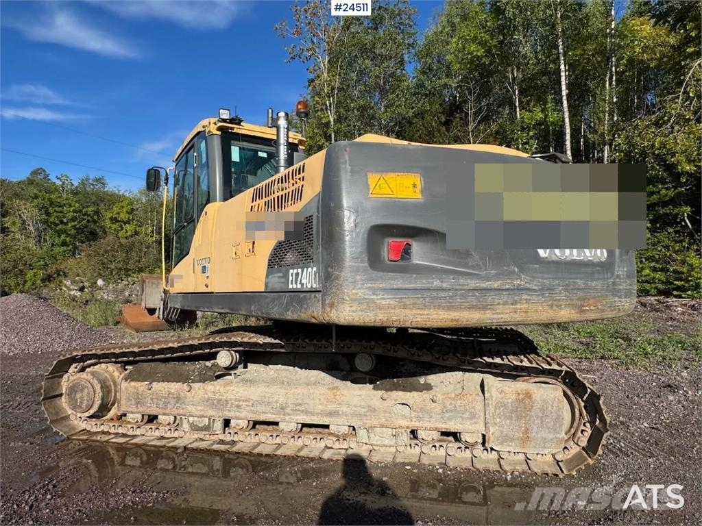Volvo EC240CL Tracked Excavator – Digging Bucket Escavatori cingolati
