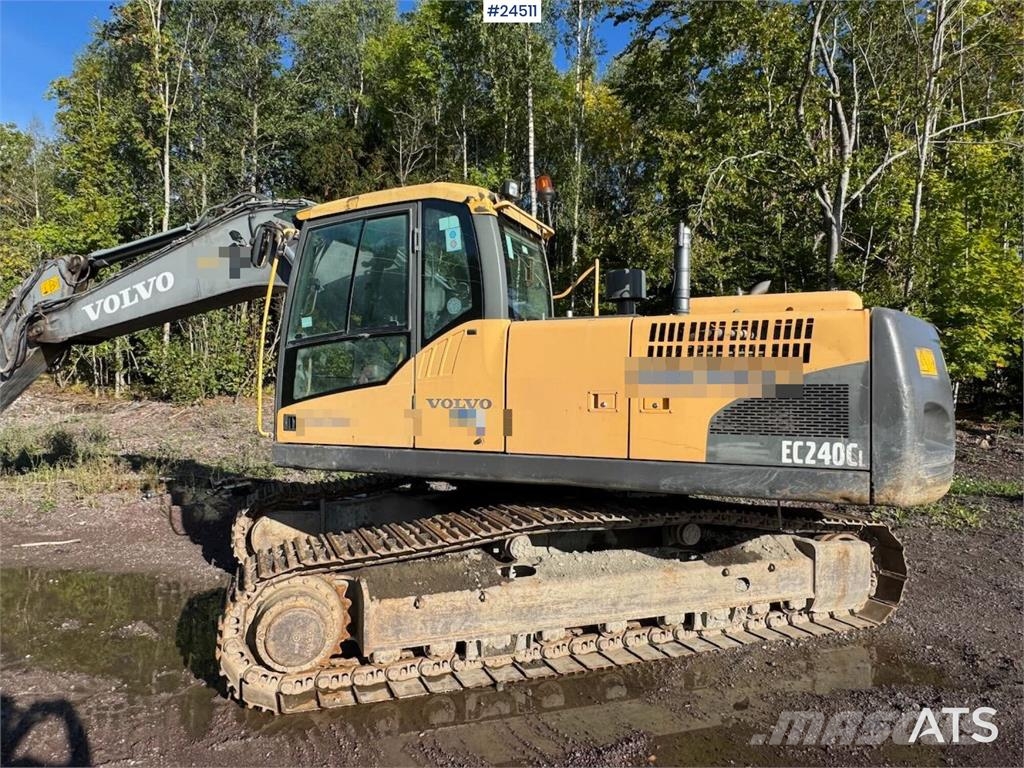Volvo EC240CL Tracked Excavator – Digging Bucket Escavatori cingolati
