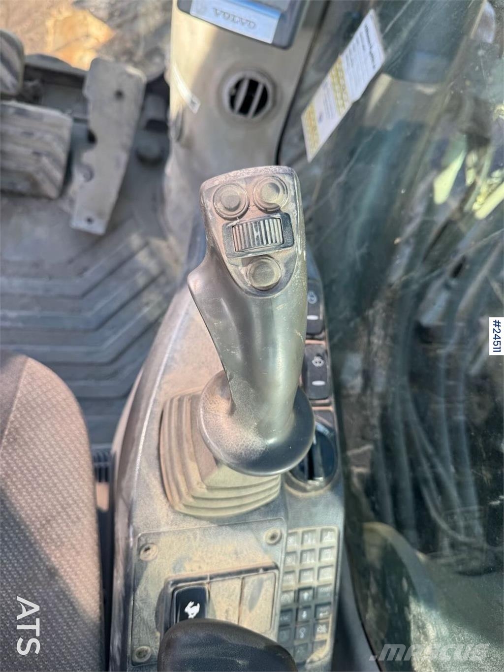 Volvo EC240CL Tracked Excavator – Digging Bucket Escavatori cingolati